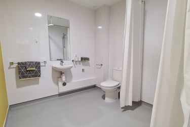 Sky View Plus Studio at Oldway Centre, 39 High Street, City Centre, Swansea, SA11LA - Image 6